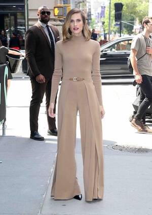 Allison Williams Porn - ALLISON WILLIAMS IS OUT TO SCARE YOU AGAIN â€“ Janet Charlton's Hollywood,  Celebrity Gossip and Rumors