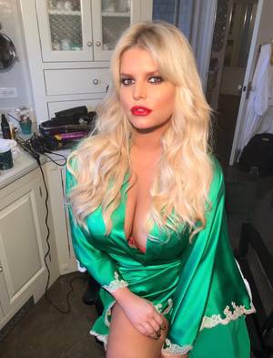 Jessica Simpson Boob Fuck - Guys please share this, Jessica Simpson is so so gorgeous. Her social media  game is 100% on point too. Hot damn, her sexy red lipstick, smokin hot  blonde.