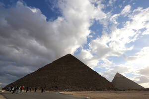Giza Porn - Egypt Investigates Pyramid Porn Film: Russian Tourists Reportedly Filmed  Video Near Giza Pyramids, Sphinx | IBTimes
