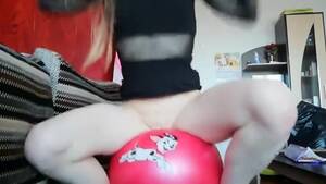 Ball Bounce Porn - Inserting daughters bouncy ball handles - ThisVid.com