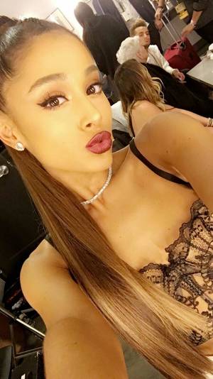 Ariana Grande Porn Quotes - Ariana Grande Brasil, Ariana Grande Pics, Selfie, November, Queen,  Snapchat, Twitter, Moonlight, Bae