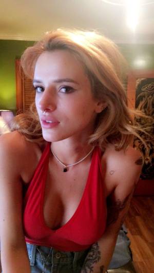 Bella Thorne Porn Captions - Bella Thorne Cleavage & Sideboob Photos) â€“ Free Sex Photo, Free Porn Pics  and Video, Nude Models, Teen Girls Free, Nudist Girls Pics