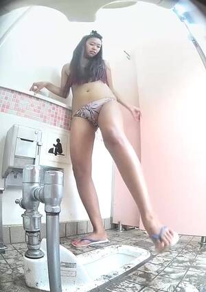 japanese beach spy - Japan beach toilet voyeur2 - ThisVid.com
