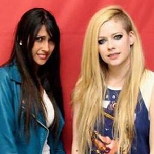 Avril Porn - Avril Lavigne and the most awkward fan photo shoot ever | Life