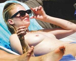 movie actresses topless beach celebs - celebjihad.com/celeb-jihad/harlots/celebs_nude_bea...
