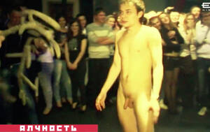 Cfnm Boy Porn - CFNM: boy perform naked at club - ThisVid.com