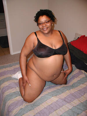 mom black bra - Swarthy fat mom in glasses and black bra - Golden BBW - Picture 2