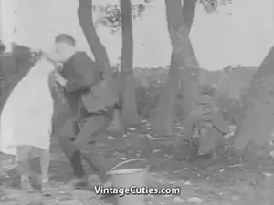 Bisexual Vintage Porn 1930s - Bisexual Threesome Fucking Outdoors (1930s Vintage) | xHamster
