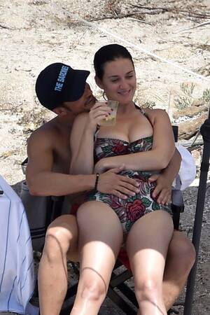 Cap Katy Perry Porn - Orlando Bloom Gets Super Touchy Feely on Vacation With Katy Perry |  Entertainment Tonight