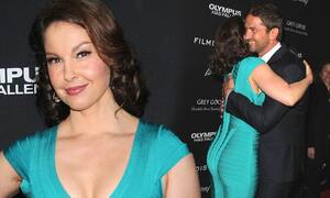 Ashley Judd Anal Porn - Ashley Judd wows Gerard Butler in a blue body contour dress at Olympus Has  Fallen premiere | Daily Mail Online