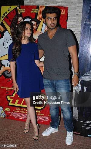 Alia Bhatt Porn Foot - 115 fotos de stock e banco de imagens de Ragini Mms - Getty Images