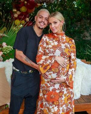Ashlee Simpson Sex - Ashlee Simpson Gives Birth to Baby No. 3! Meet Son With Evan Ross