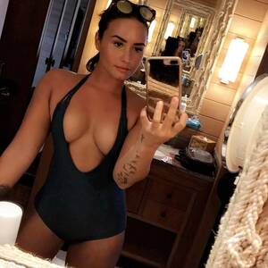 Demi Lovato Real Porn - Demi Lovato stunning look : r/pics