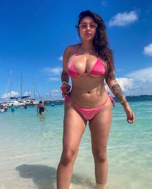latina bikini slut - Busty slut Priscilla - Busty Latina slut Priscilla Yasury (24) Porn Pic -  EPORNER