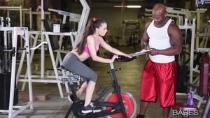 Girl Fucks Black Dude At The Gym - Muscular black man fucks this fit babe down at the gym - XBabe video