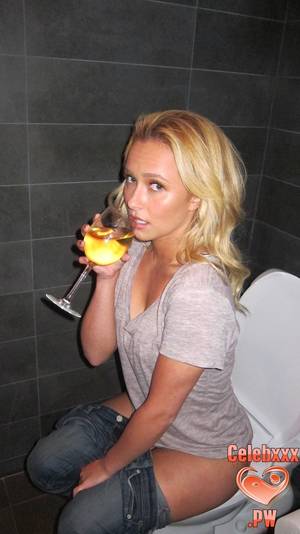 hayden panettiere nude prego - Much of her fantastic flesh was exposed, including her beautiful pussy and  ass and in a few her nude tits could be ogled.