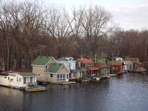 Mississippi Home Porn - ð‚ðšð›ð¢ð§ ðð¨ð«ð§ â€“ Houseboat neighborhood on the Mississippi River...