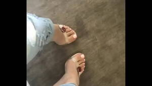 celebrity foot cum - I wanna cum on her feet so bad!! - XNXX.COM