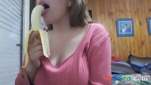 Banana Like Tits Porn - Daianseey - Argentine tits, sucking the banana - CamStreams.tv