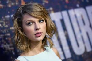 Harvard Porn - FILE - In this Feb. 15, 2015 file photo, singer Taylor Swift attends