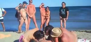 beach fuck crowd - Beach-goers watch Four People Fuck - Shooshtime