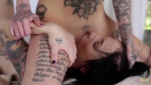 emo lesbians cumming - These two tattooed emo lesbians are fucking really hard and squirting all  over their hot wet cunts - XVIDEOS.COM