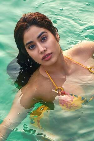 Alia Bhatt Nude Sex - Best beauty Instagrams of the week: Alia Bhatt, Janhvi Kapoor, Lady Gaga  and more | Vogue India
