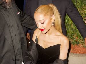 Mccurdy Fucking Ariana Grande Porn - Ariana Grande Wears Black Dress for Ethan Slater's Spamalot Premiere