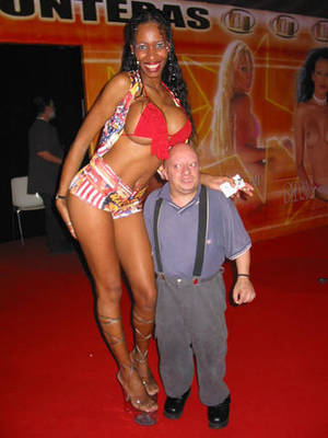 Midget Men Tall Women Porn - midget and tall woman