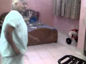 Indian Granny Sex - Indian Granny Dancing.3gp