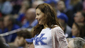 Ashley Judd Anal Porn - Ashley Judd Suffers Renewed Backlash for Stance on Social Media Abuse: Read  the Messages â€“ The Hollywood Reporter