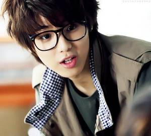 Cutest Korean Star - cute asian boy with glasses **
