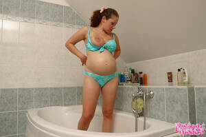 naked pregnant bath - Pregnancy porn. Preggo gets naked in a bath - XXX Dessert - Picture 2