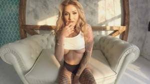 60 Fps Porn Blonde - Miamiq â€“ Hot Busty Blonde Babe Striptease VR Porn