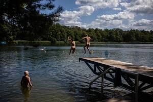 canadian nudists teens - A Very German Idea of Freedom: Nude Ping-Pong, Nude Sledding, Nude Just  About Anything - The New York Times