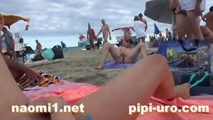 masturbating on the beach - girl masturbate on beach - XVIDEOS.COM