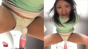 Anal Vibrator Pee - The Girls Peeing While Exciting Sex Toy at DrTuber