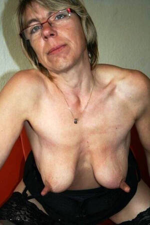 mom big nipples - Pretty moms big nipples in the altogether pics - NudeGirlPics.net