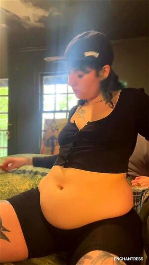 Belly Girl - Watch Horny Belly Girl - Belly Play, Belly Button, Belly Fetish Porn -  SpankBang