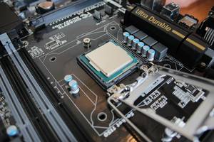 Computer Porn - Putting the CPU in