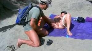 finger fucking on beach - He helps finger and fuck her on the beach - Porn300.com
