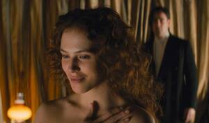 Jessica Brown Findlay - 'Downton Abbey' star makes her film debut with 'Winter's Tale' â€“ The Movie  Clubbers