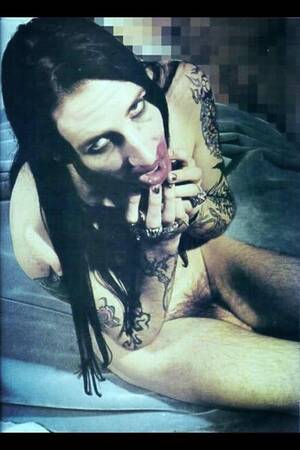 Marilyn Manson Porn - Someone (who likes to make fun of me for being attracted to MM) sent me  this picture. Is it real?! : r/marilyn_manson