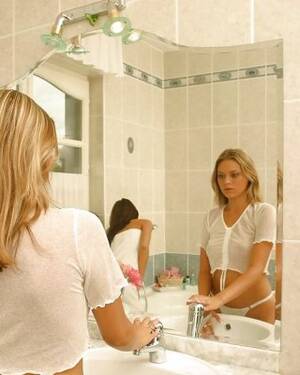 Lesbian Bathroom Porn - Lesbians In Bathroom Porn Pics - PICTOA