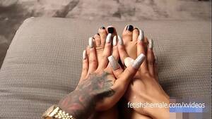 big black shemale feet - Ebony Shemale Sexy Feet Show - XVIDEOS.COM