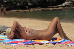 australian beach babe naked - Hot babe sunbathes naked on the beach in Australia