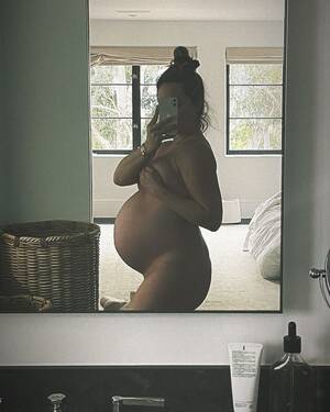 Nude Ashley Tisdale Porn - Why Pregnant Ashley Tisdale Posed Nude on Instagram