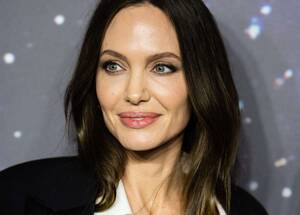 Angelina Jolie Porn Ebony - Angelina Jolie Mastered Olsen Twin Dressing When Taking Her Daughter  Vivianne to a Broadway Show