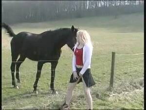 Country Girl Pissing Porn - Country Girl Pisses next to her Horse - ThisVid.com