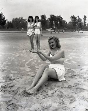 classic beach nudity - Ladies clowning around on the beach, 1945 style : r/pics